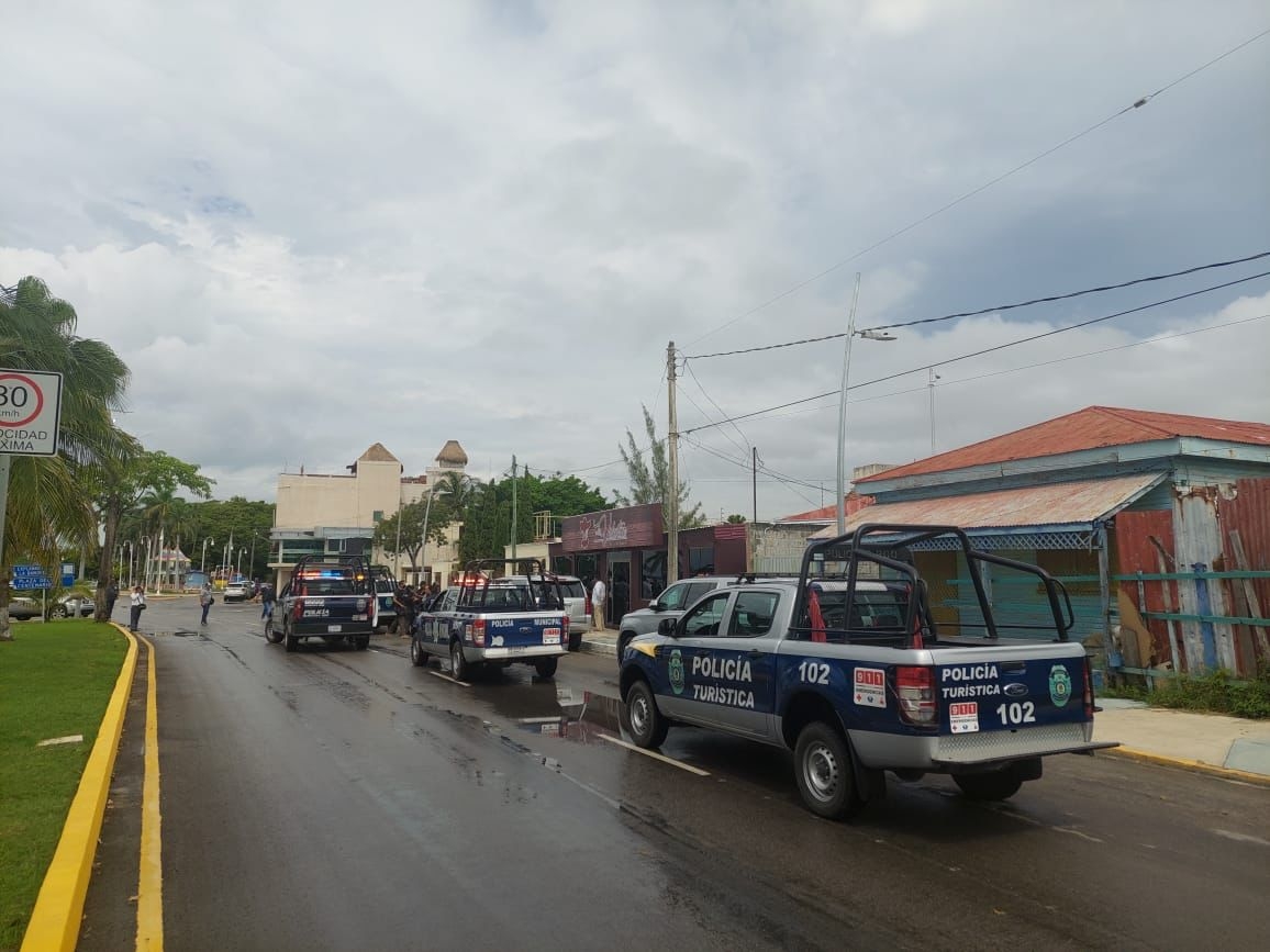 Un automovilista denunció que los hombres trataron de amedrentarlo con sus pistolas, por lo que temiendo por su seguridad, llamó al 911