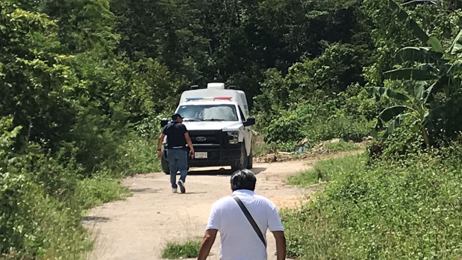 Los cuerpos fueron encontrados en una zona de maleza dentro de la colonia Santa Cecilia en Cancún, por lo que fue acordonada el área Los cuerpos fueron encontrados en una zona de maleza dentro de la colonia Santa Cecilia en Cancún, por lo que fue acordonada el área