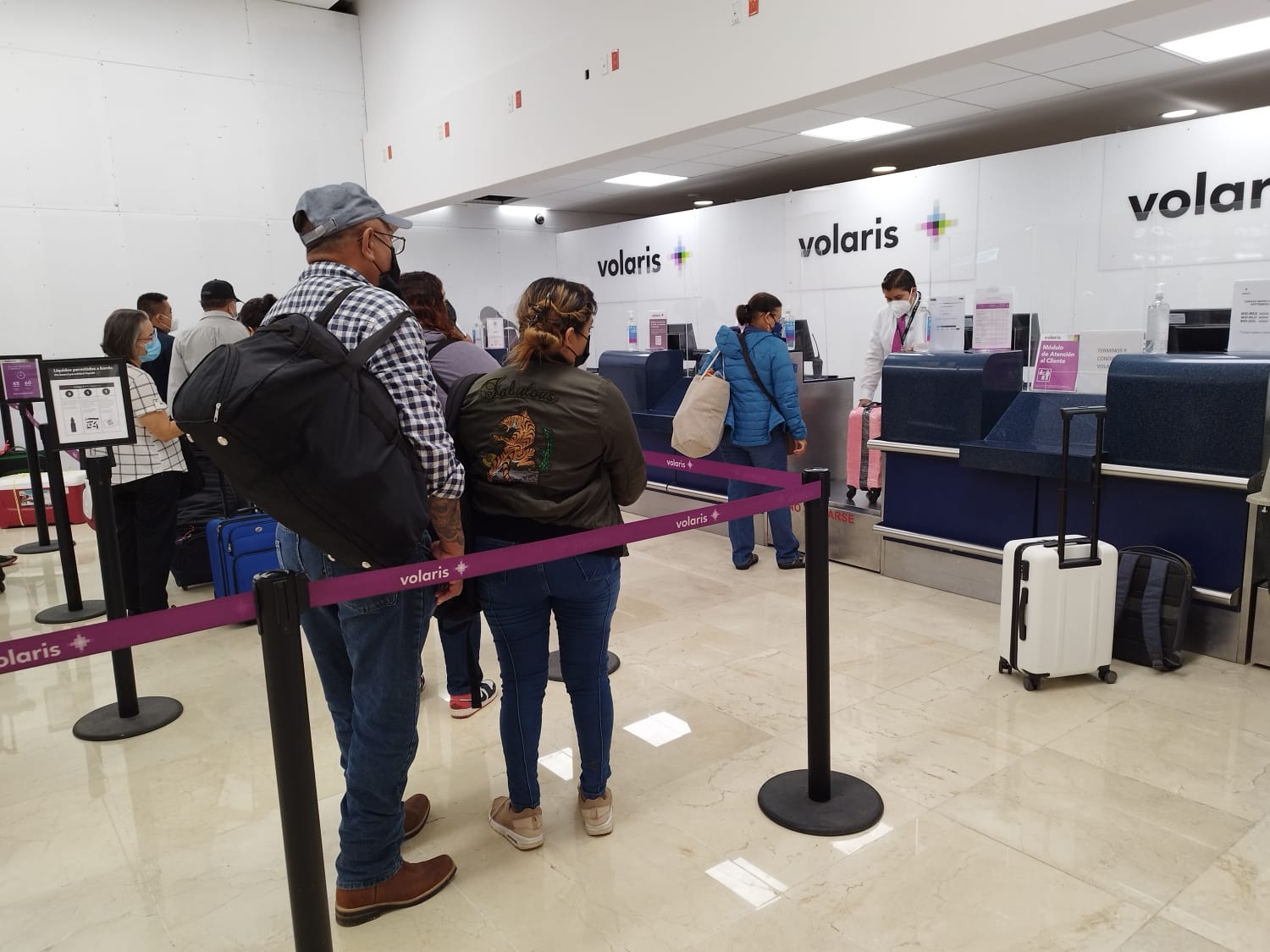 Los primeros vuelos fueron el 1110/1111) de la ruta México-Mérida-México de Viva Aerobús
