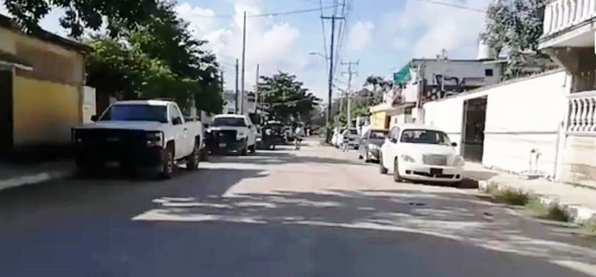 El automóvil de lujo donde se halló el cuerpo de un hombre en Tulum fue asegurado como parte de las evidencias para la investigación del hecho