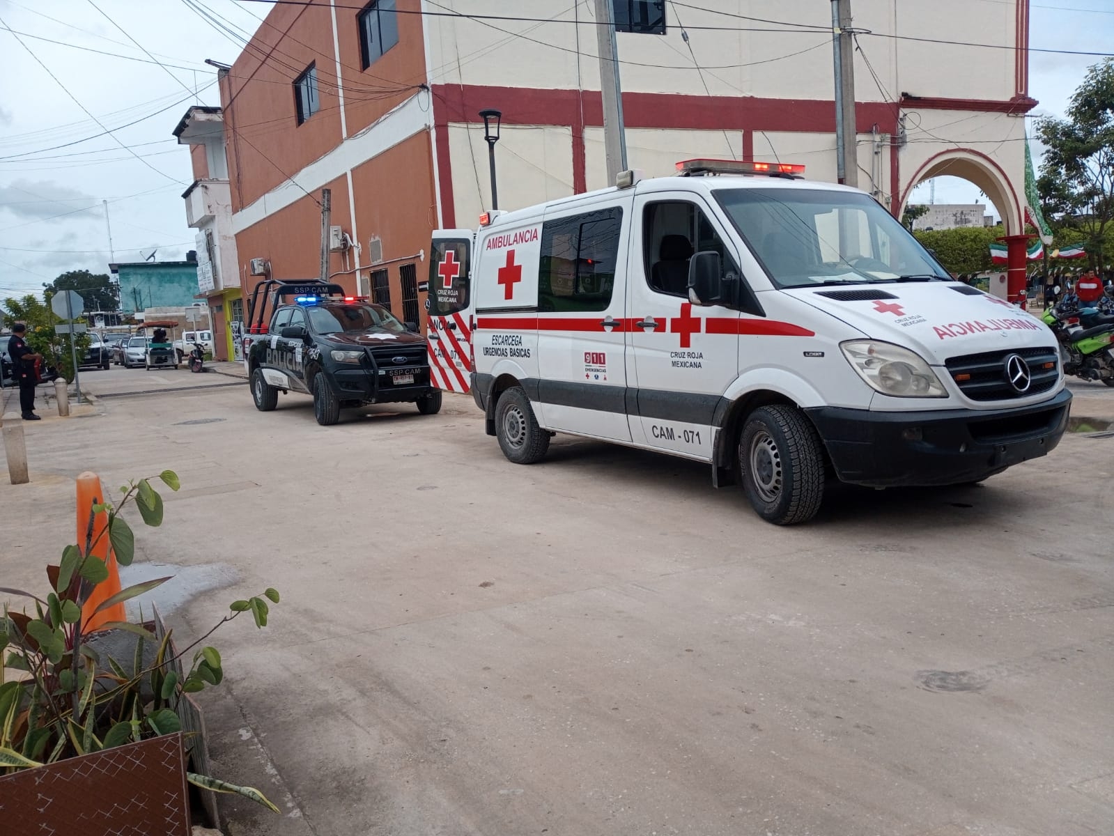 El hombre comenzó a sentirse mal cuando subía las escaleras El hombre comenzó a sentirse mal cuando subía las escaleras