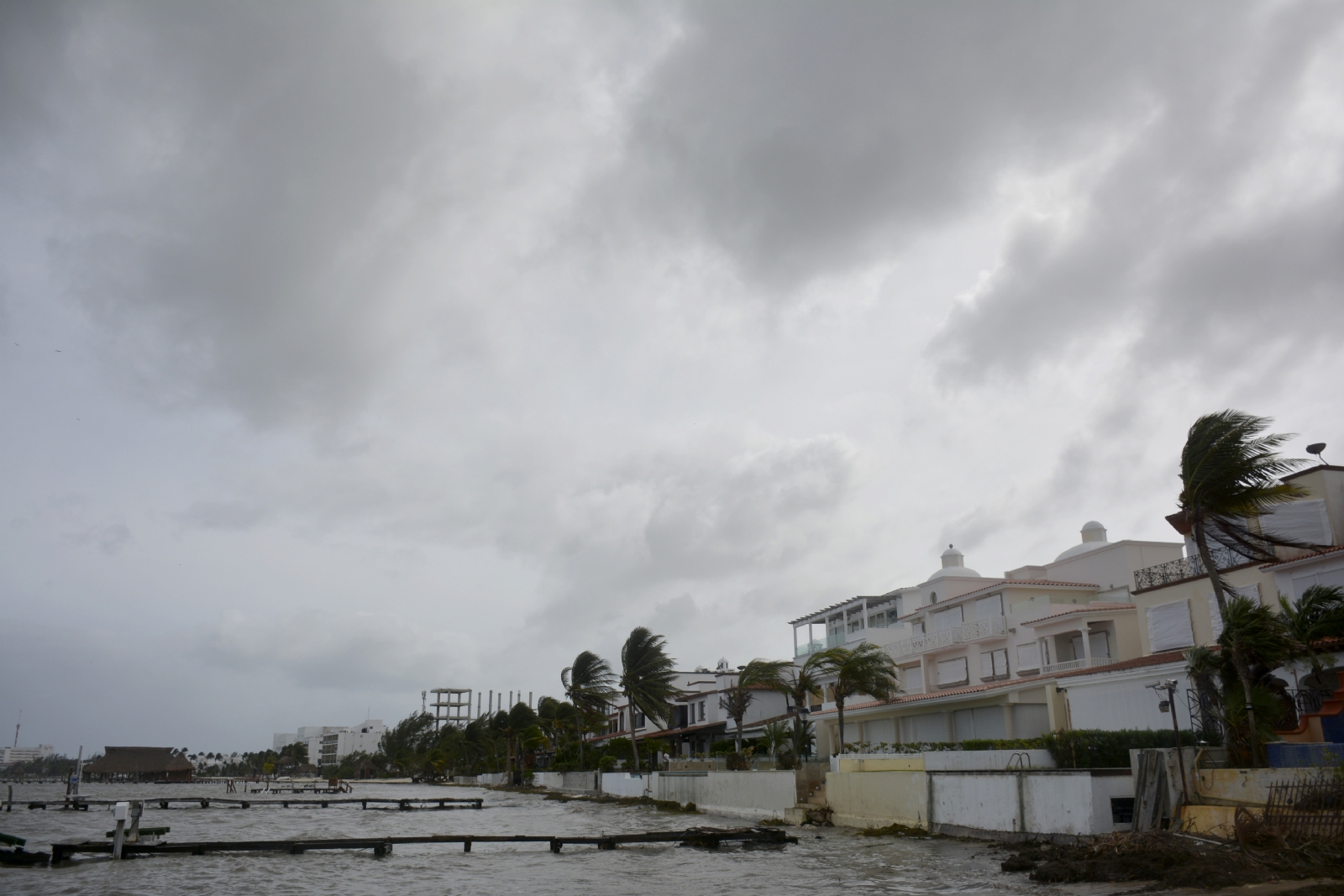 Se espera cielo nublado y lluvias durante este domingo en Quintana Roo