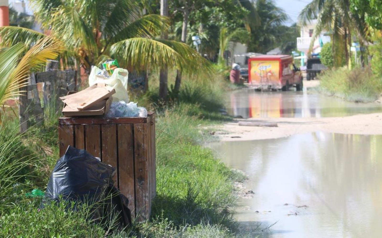 'Tambalean' los servicios públicos en Holbox: habitantes exigen solución