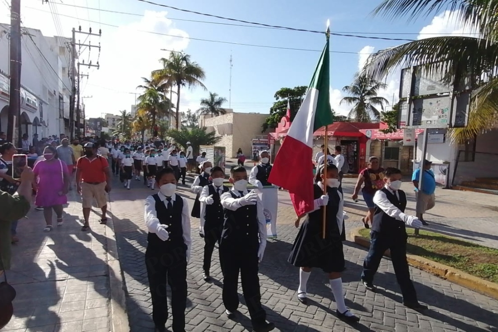 Estudiantes de los diversos niveles de educación básica en Isla Mujeres recorrieron diversas vías de ínsula con el Lábaro Patrio Estudiantes de los diversos niveles de educación básica en Isla Mujeres recorrieron diversas vías de ínsula con el Lábaro Patrio