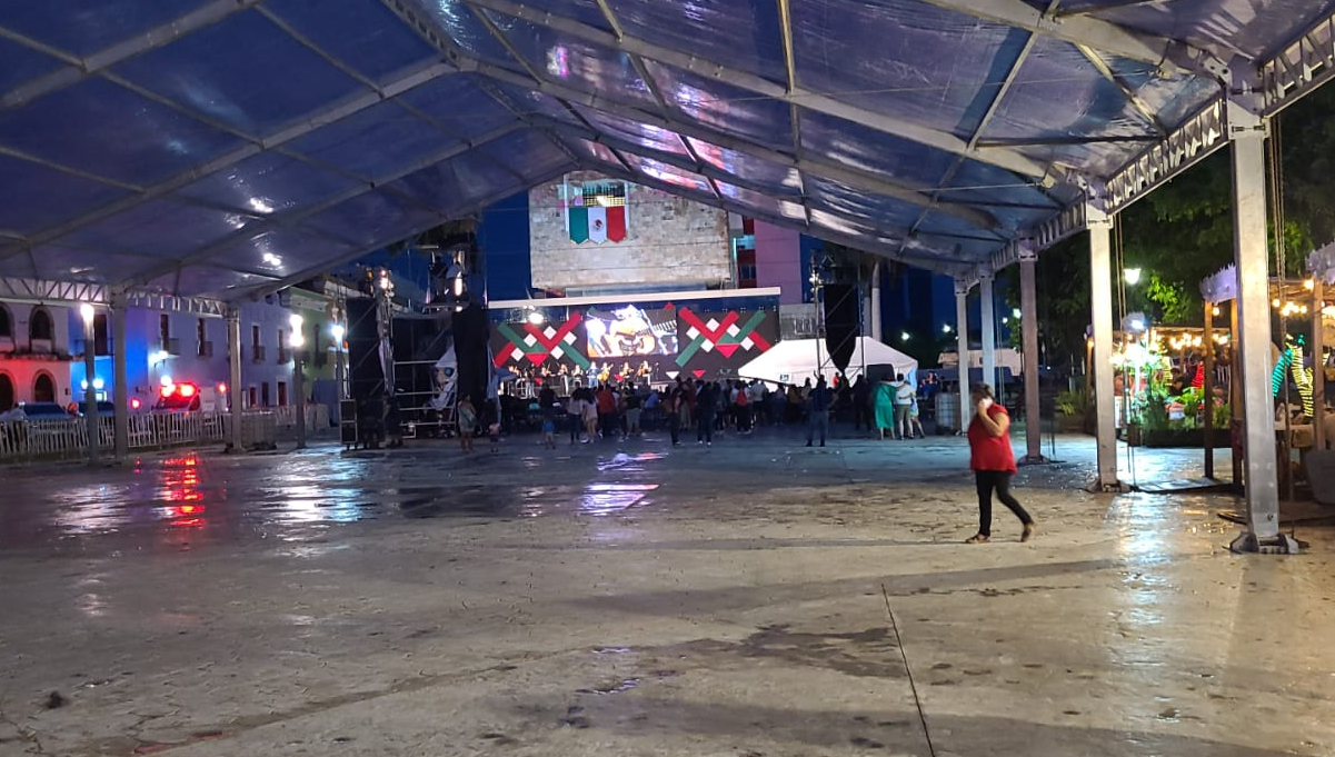 Con poca asistencia inicia las fiestas patrias en Campeche Con poca asistencia inicia las fiestas patrias en Campeche