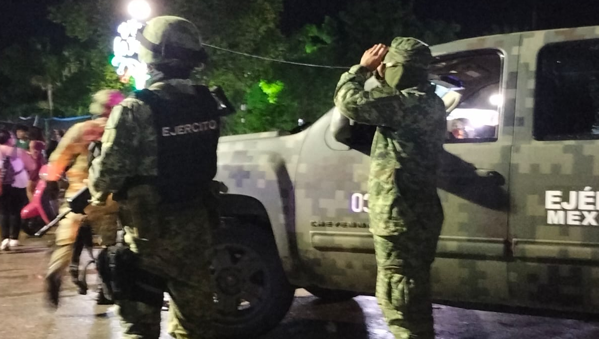Patrullas no respetan espacio e ingresan hasta la Plaza 28 de julio en Playa del Carmen Patrullas no respetan espacio e ingresan hasta la Plaza 28 de julio en Playa del Carmen
