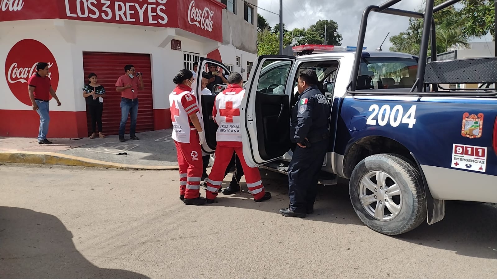 Dos elementos de la Policía de Carrillo Puerto resultaron con golpes tras impactarse contra un vehículo que no respetó su alto en calles de Carrillo Puerto Dos elementos de la Policía de Carrillo Puerto resultaron con golpes tras impactarse contra un vehículo que no respetó su alto en calles de Carrillo Puerto