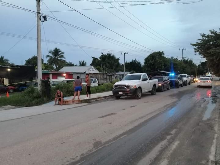 El cuerpo del hombre quedó dentro de su automóvil en un taller mecánico del poblado de Xpujil, hasta donde llegaron elementos policiacos de Calakmul El cuerpo del hombre quedó dentro de su automóvil en un taller mecánico del poblado de Xpujil, hasta donde llegaron elementos policiacos de Calakmul