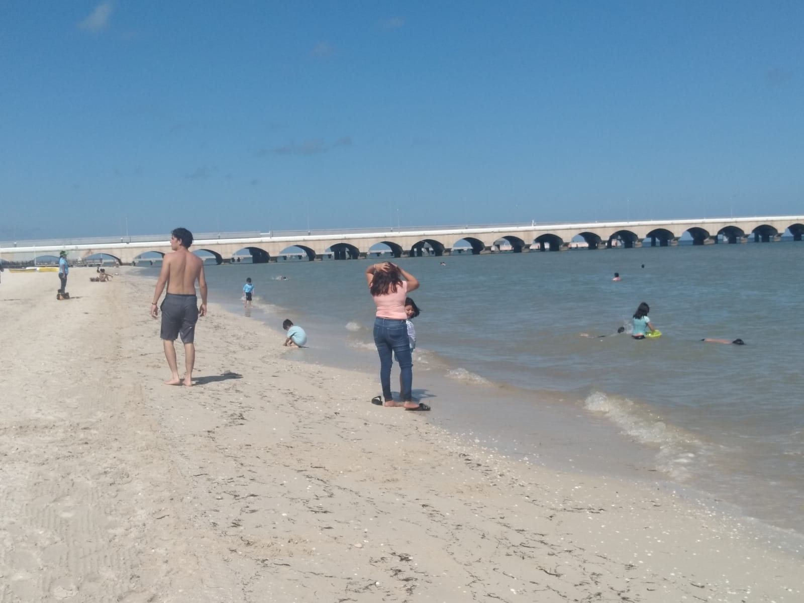 Pocos bañistas llegaron esta mañana de sábado al puerto de Progreso Pocos bañistas llegaron esta mañana de sábado al puerto de Progreso