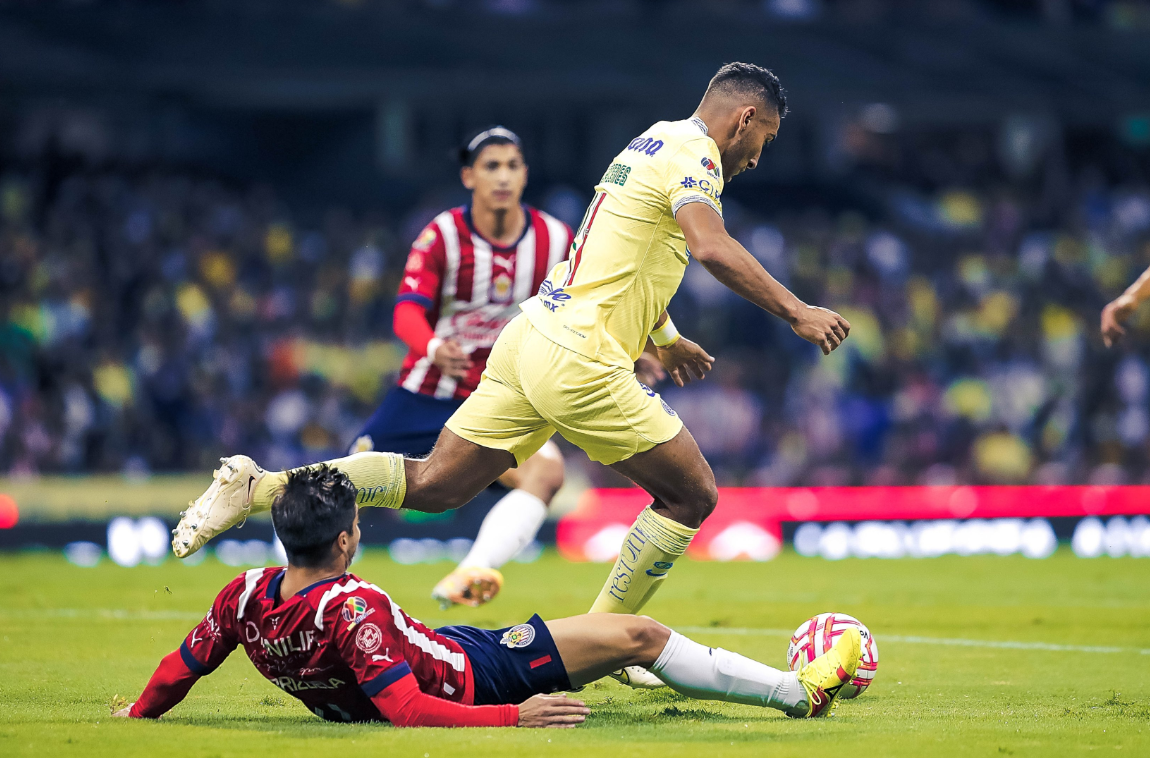 El Clásico Nacional entre América y Chivas se celebró en el Estadio Azteca