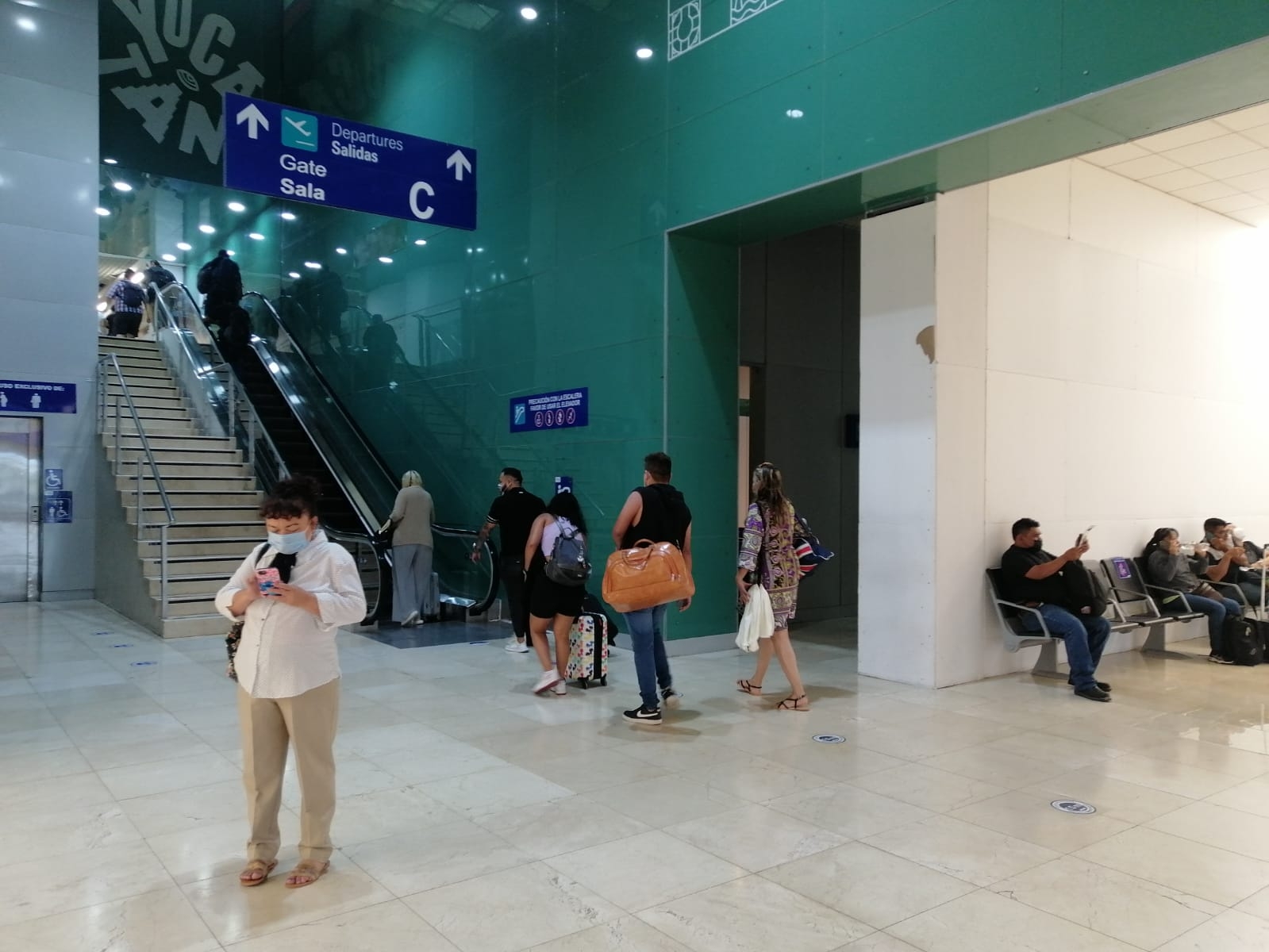 El vuelo a Houston de United Airlines en el aeropuerto de Mérida saldrá sin contratiempos, según datos de Asur El vuelo a Houston de United Airlines en el aeropuerto de Mérida saldrá sin contratiempos, según datos de Asur