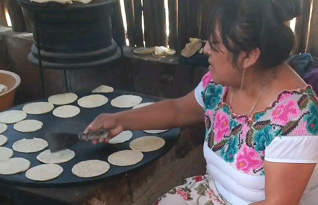 La venta de tortillas hechas a mano ha beneficiado a más de 20 mujeres de Kaua
