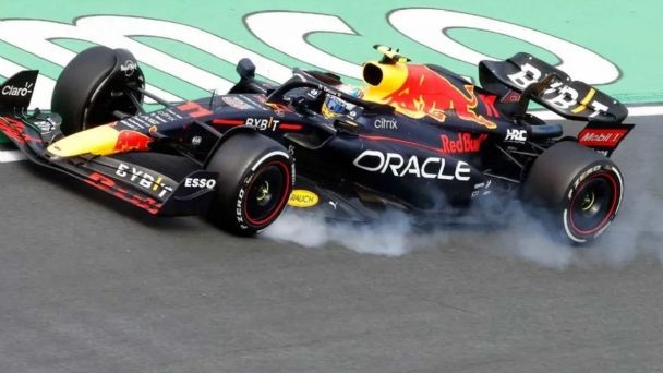 Fue un mal día para Red Bull luego de que Max Verstappen y Checo Pérez culminaran en octavo y décimo segundo Fue un mal día para Red Bull luego de que Max Verstappen y Checo Pérez culminaran en octavo y décimo segundo