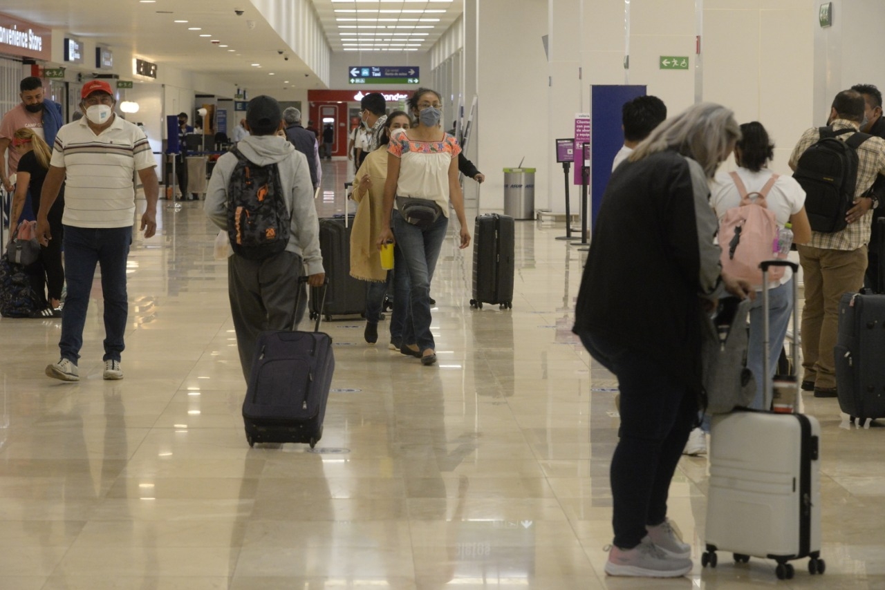 En el vuelo de las 08:05 de VivaAerobus se espera llegue el equipo Leones de Yucatán