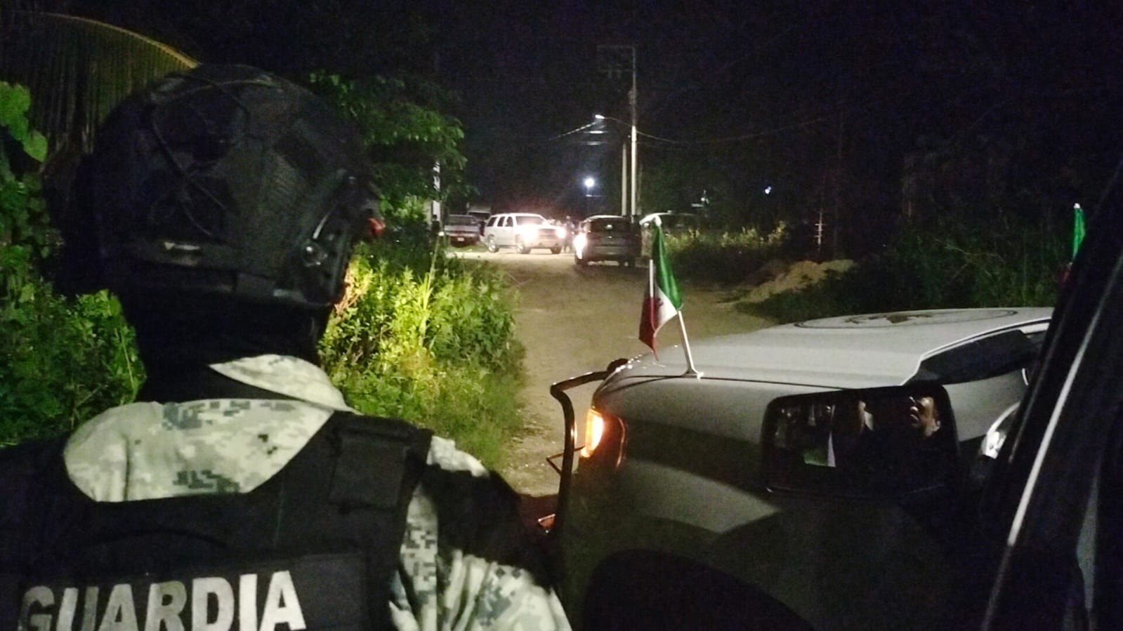 El operativo duró por varios minutos, por lo que se tuvo que cerrar la calle del lugar El operativo duró por varios minutos, por lo que se tuvo que cerrar la calle del lugar