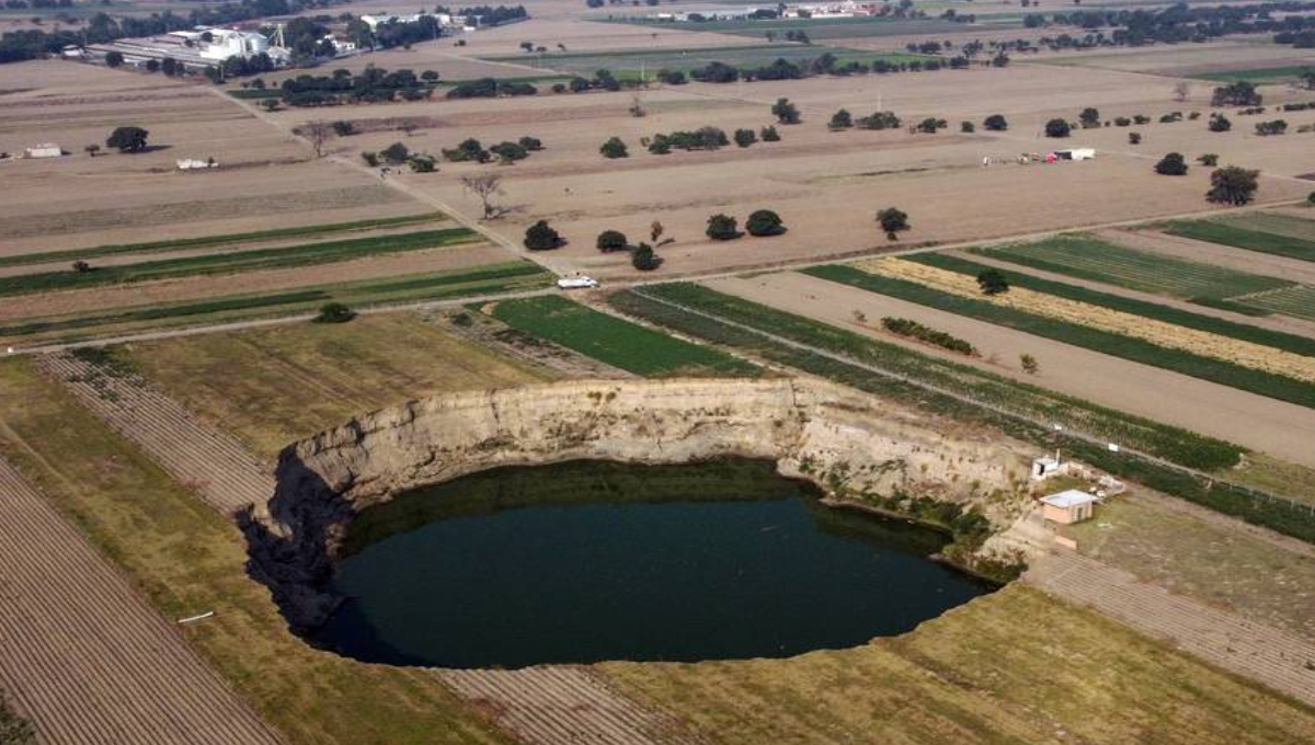 Socavón de Puebla se hace más grande; habitantes culpan al sismo Socavón de Puebla se hace más grande; habitantes culpan al sismo