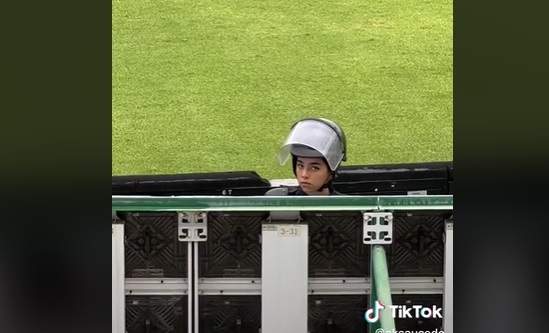 La joven policía está en la mira de miles de usuarios de TikTok La joven policía está en la mira de miles de usuarios de TikTok