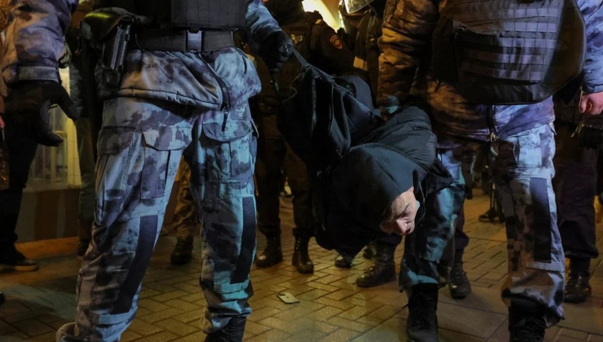 Más de mil detenidos en protestas en Rusia contra la movilización parcial Más de mil detenidos en protestas en Rusia contra la movilización parcial