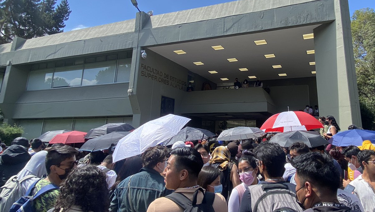 Estudiantes de la FES Acatlán se fueron a paro de 72 horas Estudiantes de la FES Acatlán se fueron a paro de 72 horas