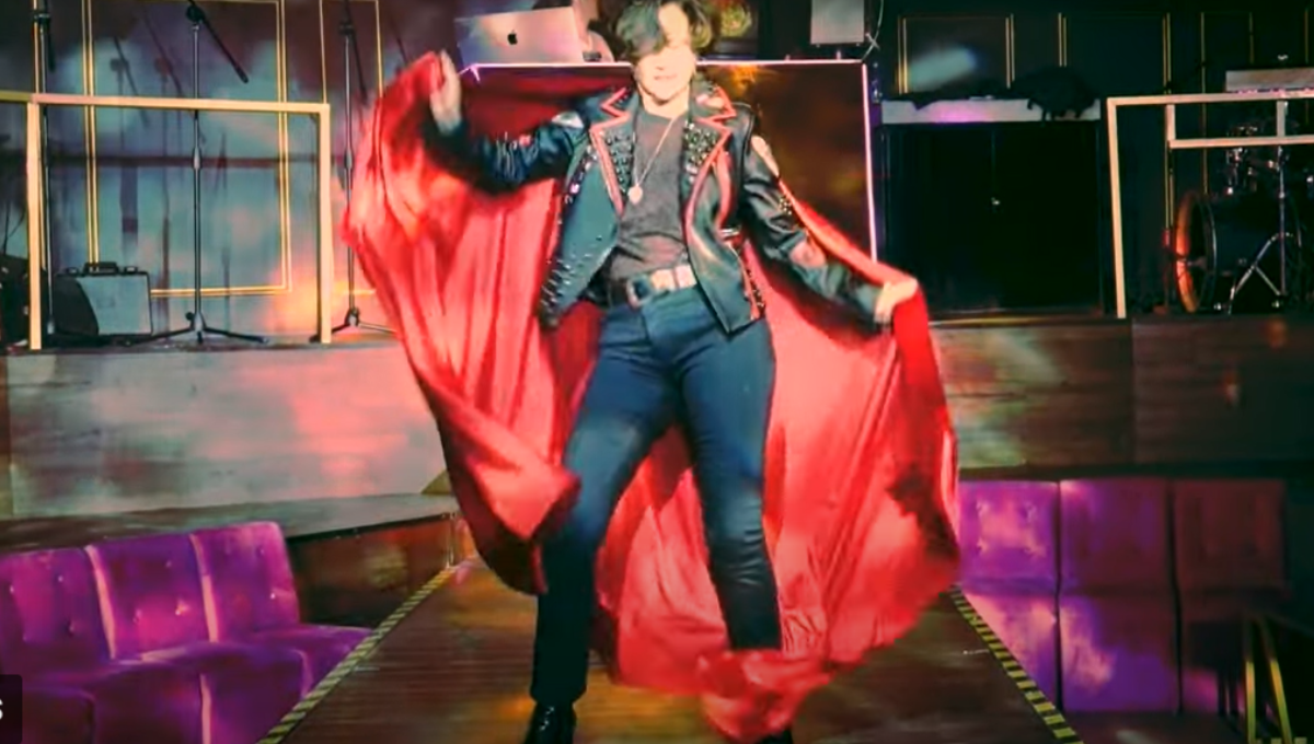 Denise Dresser aparece en video bailando como Mick Jagger al ritmo de 'Moves Like Jagger' Denise Dresser aparece en video bailando como Mick Jagger al ritmo de 'Moves Like Jagger'