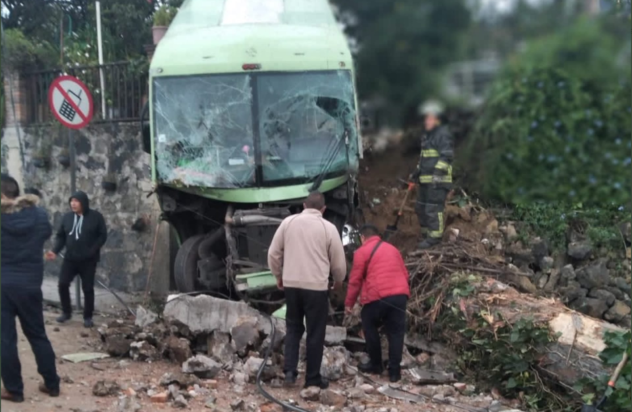 El percamce sucedió a la altura del kilómetro 21, en la colonia San Andrés Totoltepec de la alcaldía Tlalpan