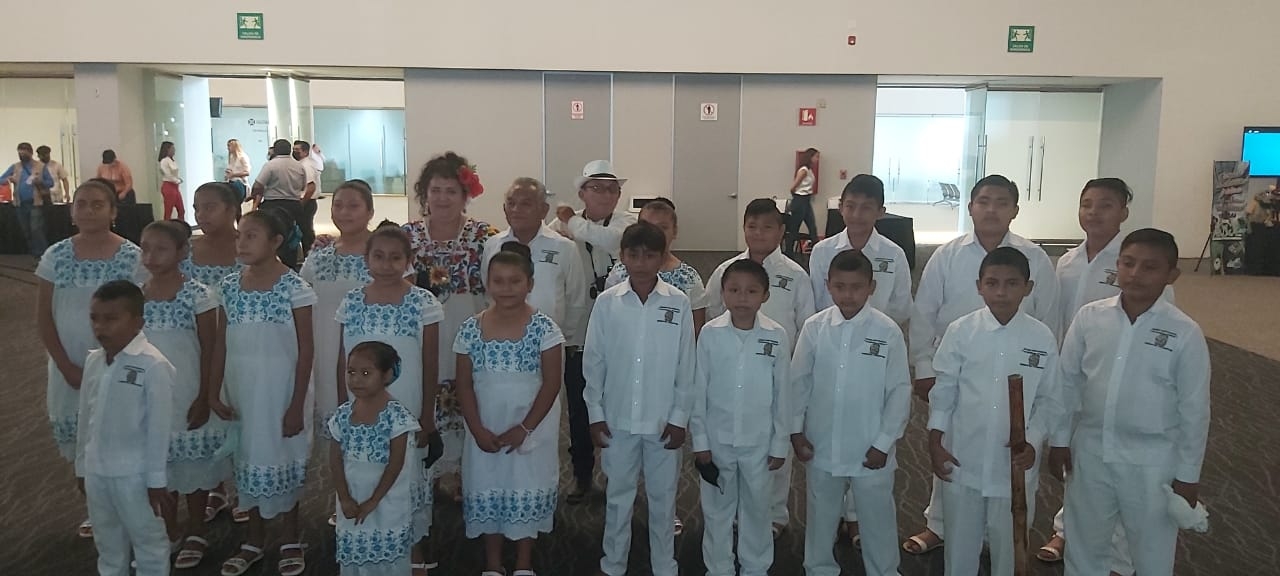 Niños entonaron el Himno a la Alegría en lengua maya