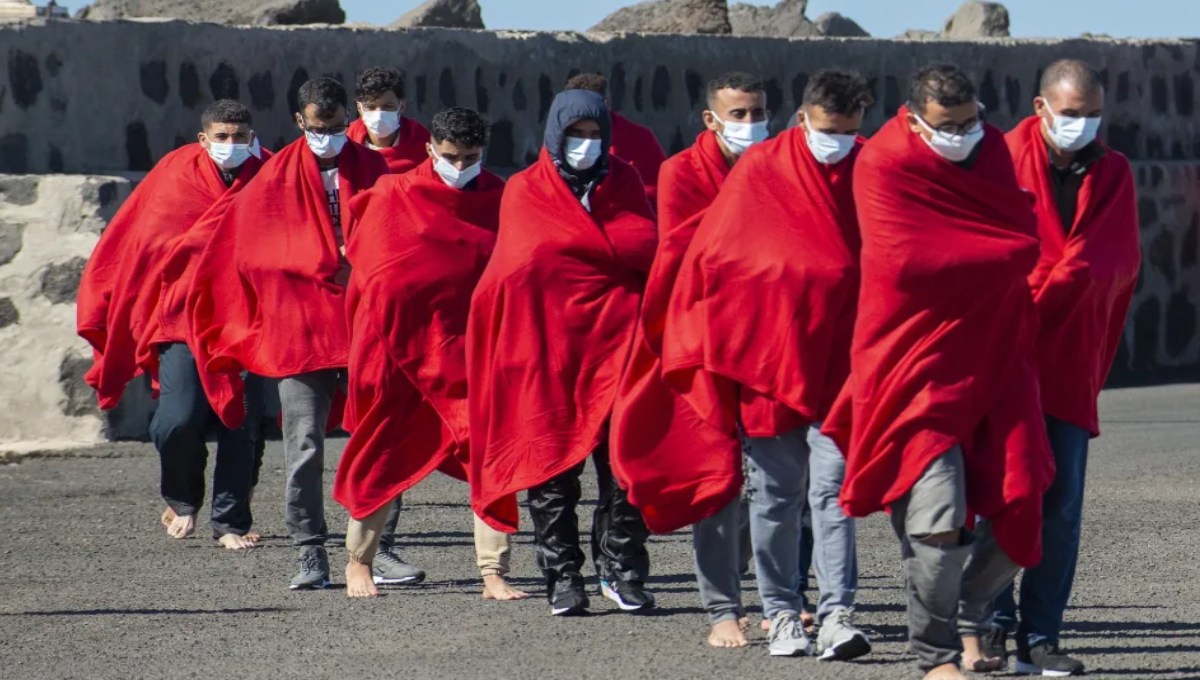 Las autoridades españolas encontraron a los migrantes africanos en altamar Las autoridades españolas encontraron a los migrantes africanos en altamar