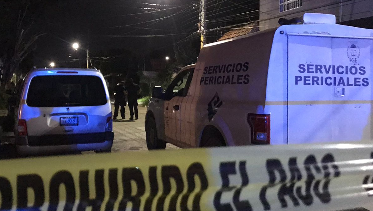 Personas armadas a bordo de un taxi ejecutan a balazos a un hombre en Cancún Personas armadas a bordo de un taxi ejecutan a balazos a un hombre en Cancún
