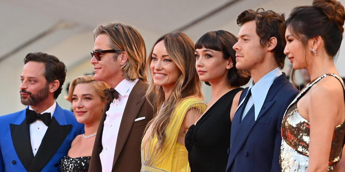 El elenco de su nueva película, donde Harry Styles, su novio, es protagonista.
