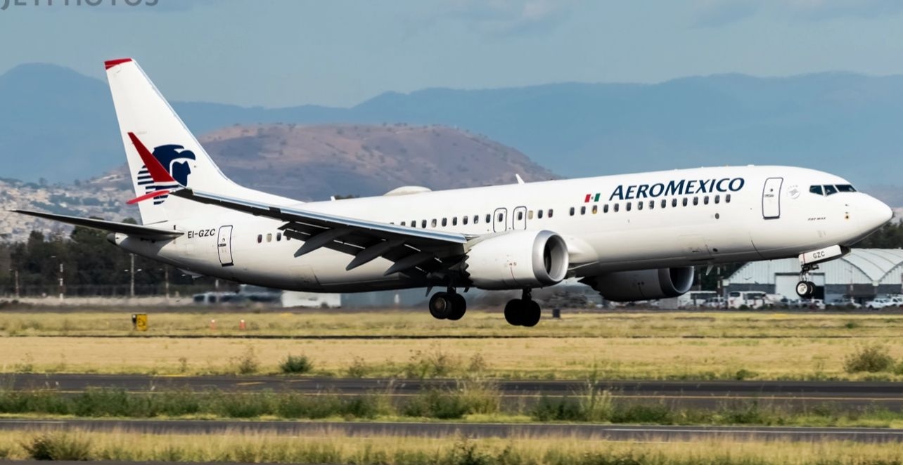 Los vuelos suelen variar en costo dependiendo de la temporada, la aerolínea y el día en el que se adquiera