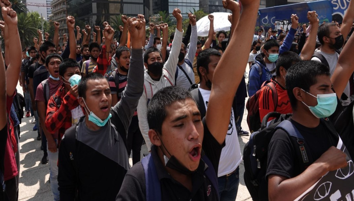 Padres de normalistas de Ayotzinapa piden justicia por sus hijos desaparecidos en el 2014