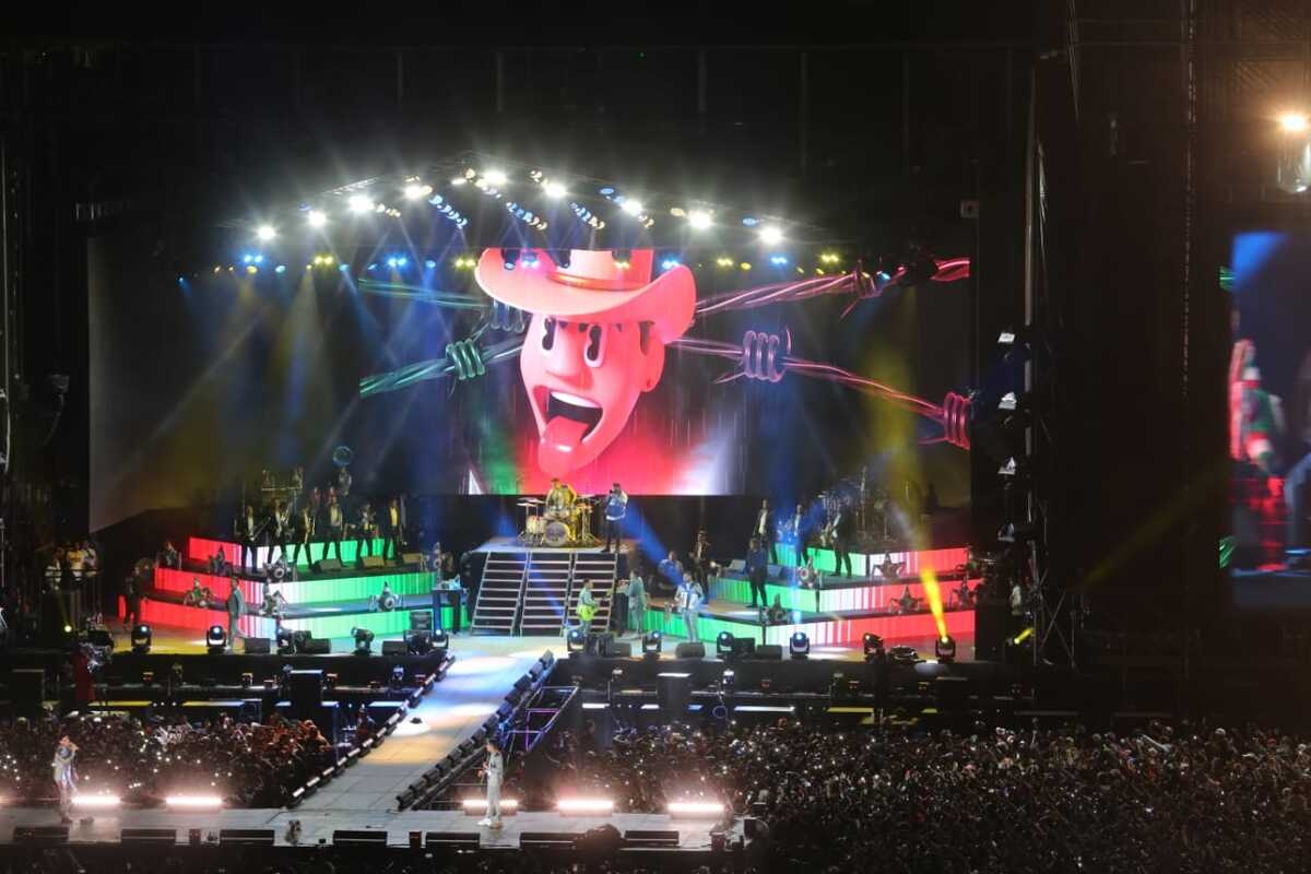 Detienen el concierto de Grupo Firme por desmayo