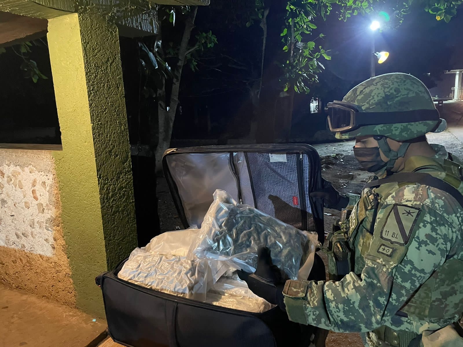 El cargamento de marihuana fue hallado dentro de dos maletas