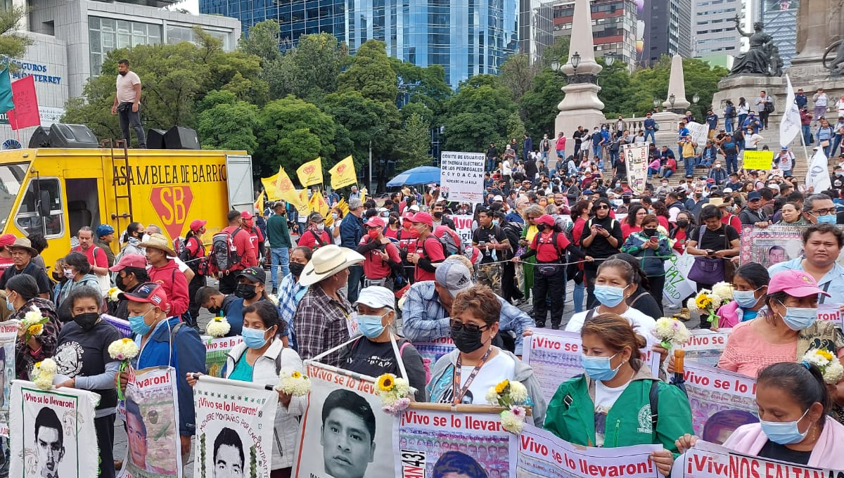Comienza marcha por 8 años de la desaparición de los 43 normalistas de Ayotzinapa