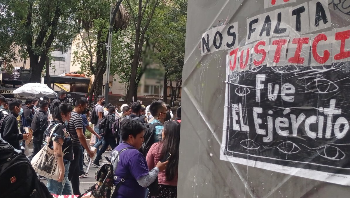 Enfrentamientos y pintas en el Centro de la CDMX en marcha por normalistas de Ayotzinapa
