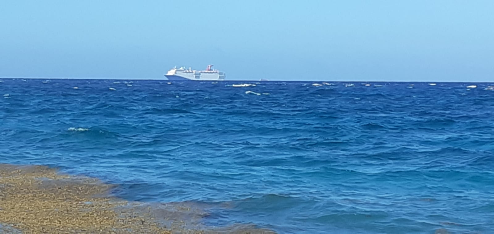 La capitanía de Puerto Mantiene el cierre a la navegación de embarcaciones menores, por lo que los turistas de crucero no podrán hacer actividades en el mar