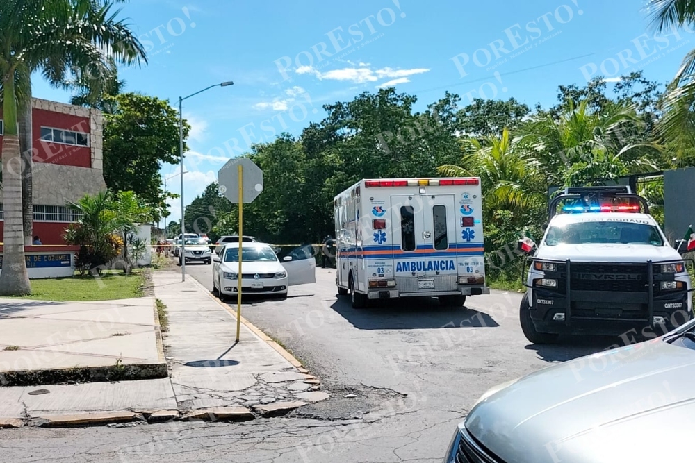 El hombre murió al interior de sus vehículo en la colonia Maravilla de Cozumel, cuya zona fue acordonada El hombre murió al interior de sus vehículo en la colonia Maravilla de Cozumel, cuya zona fue acordonada