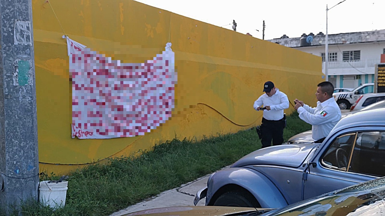 La manta presentaba amenazas hacia dos agentes de la FGR, así como presuntos mensajes hacia el Alcalde de Ciudad del Carmen