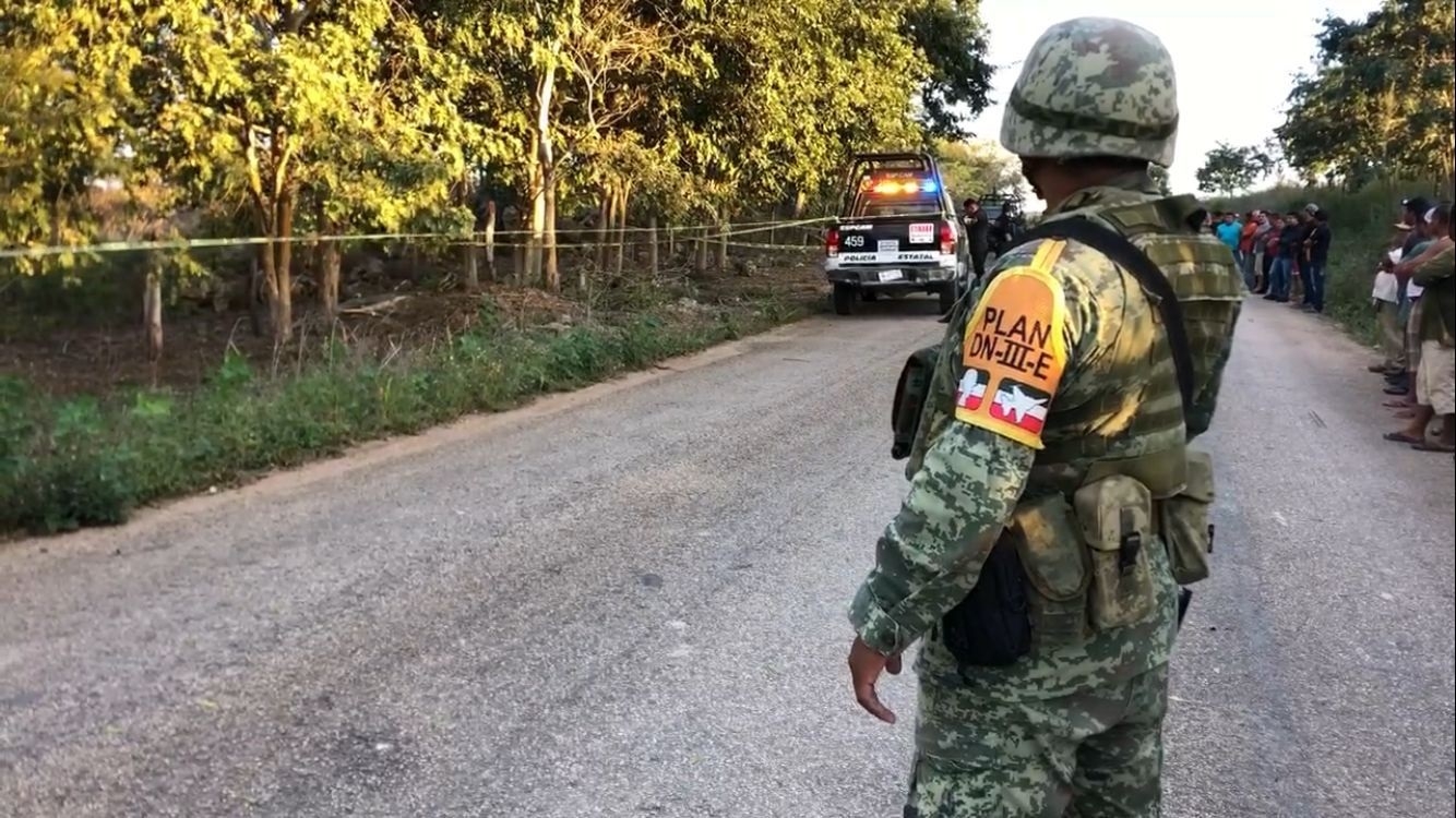 Con armas en mano, habitantes se unieron a la búsqueda del doble homicida en el ejido, a quien calificaron como una persona con antecedentes de violencia Con armas en mano, habitantes se unieron a la búsqueda del doble homicida en el ejido, a quien calificaron como una persona con antecedentes de violencia