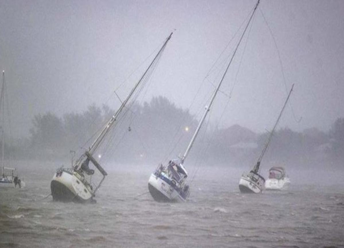 Buscan a cubanos desaparecidos por un naufragio en Florida en medio del huracán