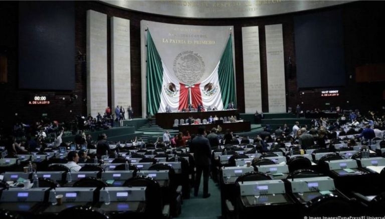 Las diferentes bancadas han subido a tribuna para dar su posicionamiento sobre la iniciativa para eliminar el horario de verano.