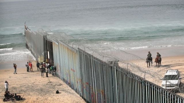 En el sitio cerca de 40 personas de diferentes nacionalidades, traspasaron la valla fronteriza en busca de asilo.