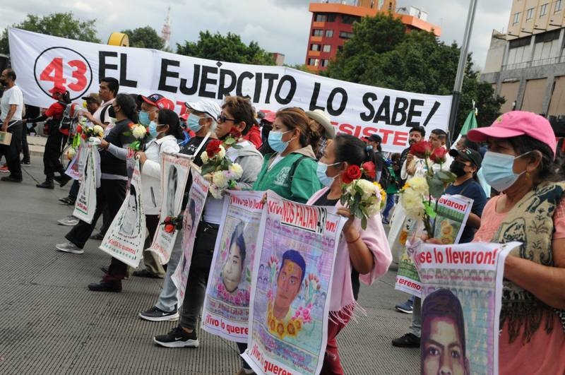 Los expertos informan que hay comunicaciones donde encontraron que los alumnos serían trasladados a otro lugar el 4 de octubre de 2014