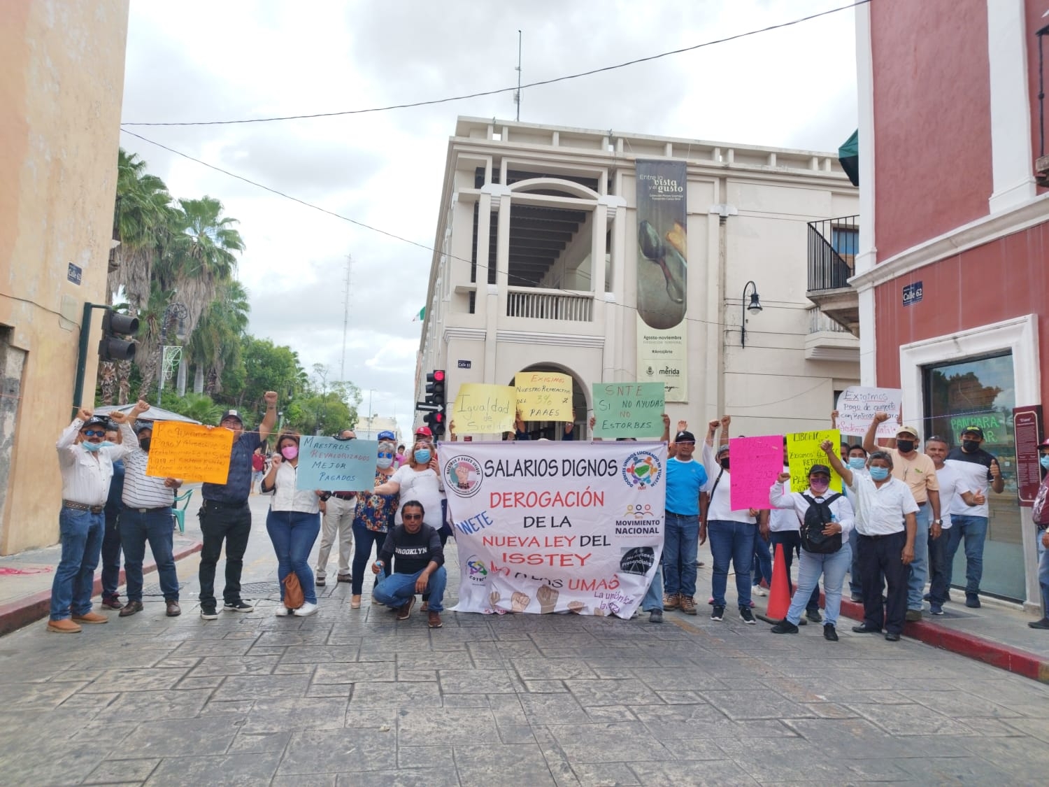 Maestros piden la intervención de las autoridades estatales para el aumento en sus salarios