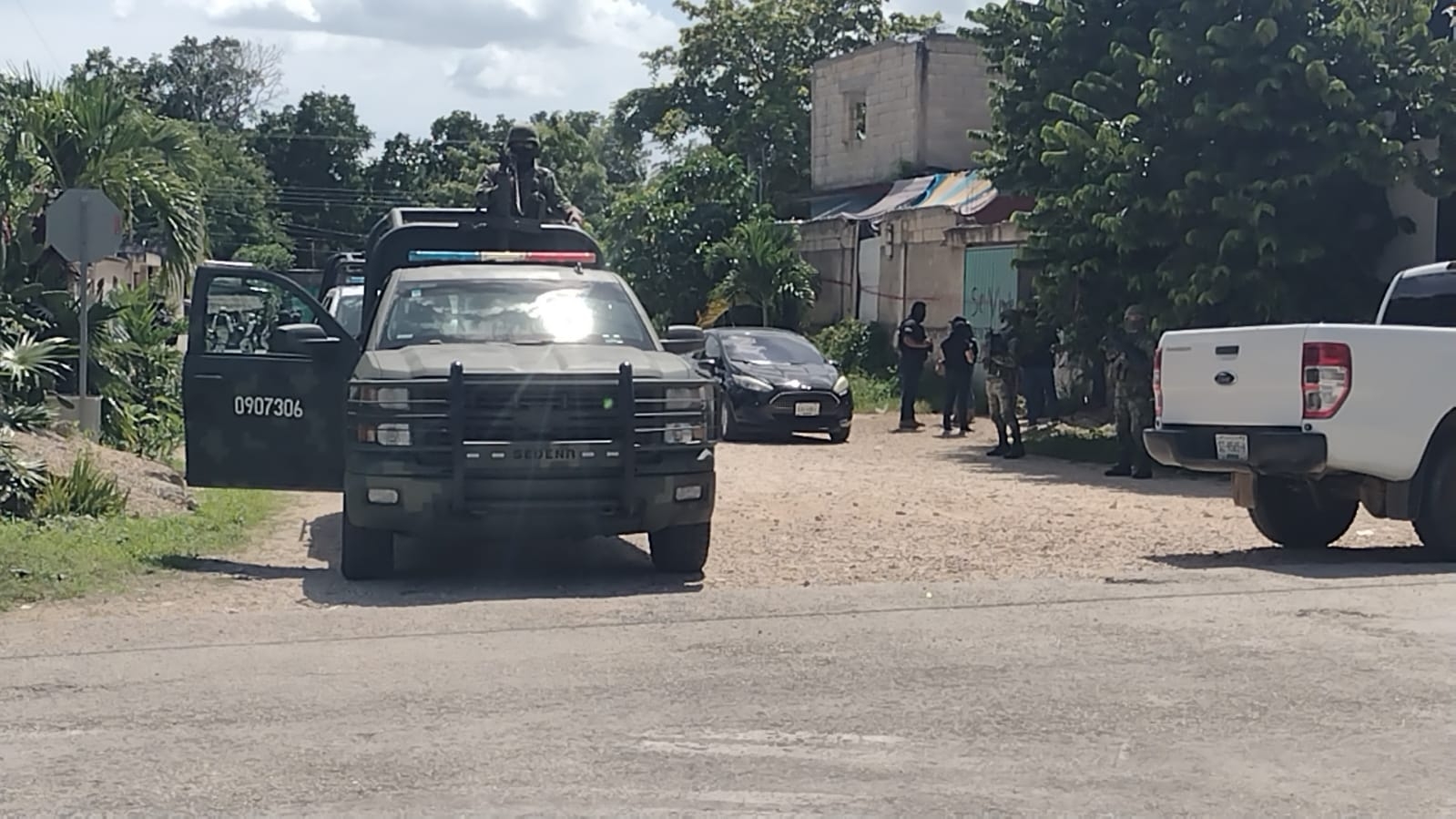 Los militares vigilaron la zona de la colonia Francisco May en Carrillo Puerto mientras la Policía de Investigación realizaba el cateo Los militares vigilaron la zona de la colonia Francisco May en Carrillo Puerto mientras la Policía de Investigación realizaba el cateo