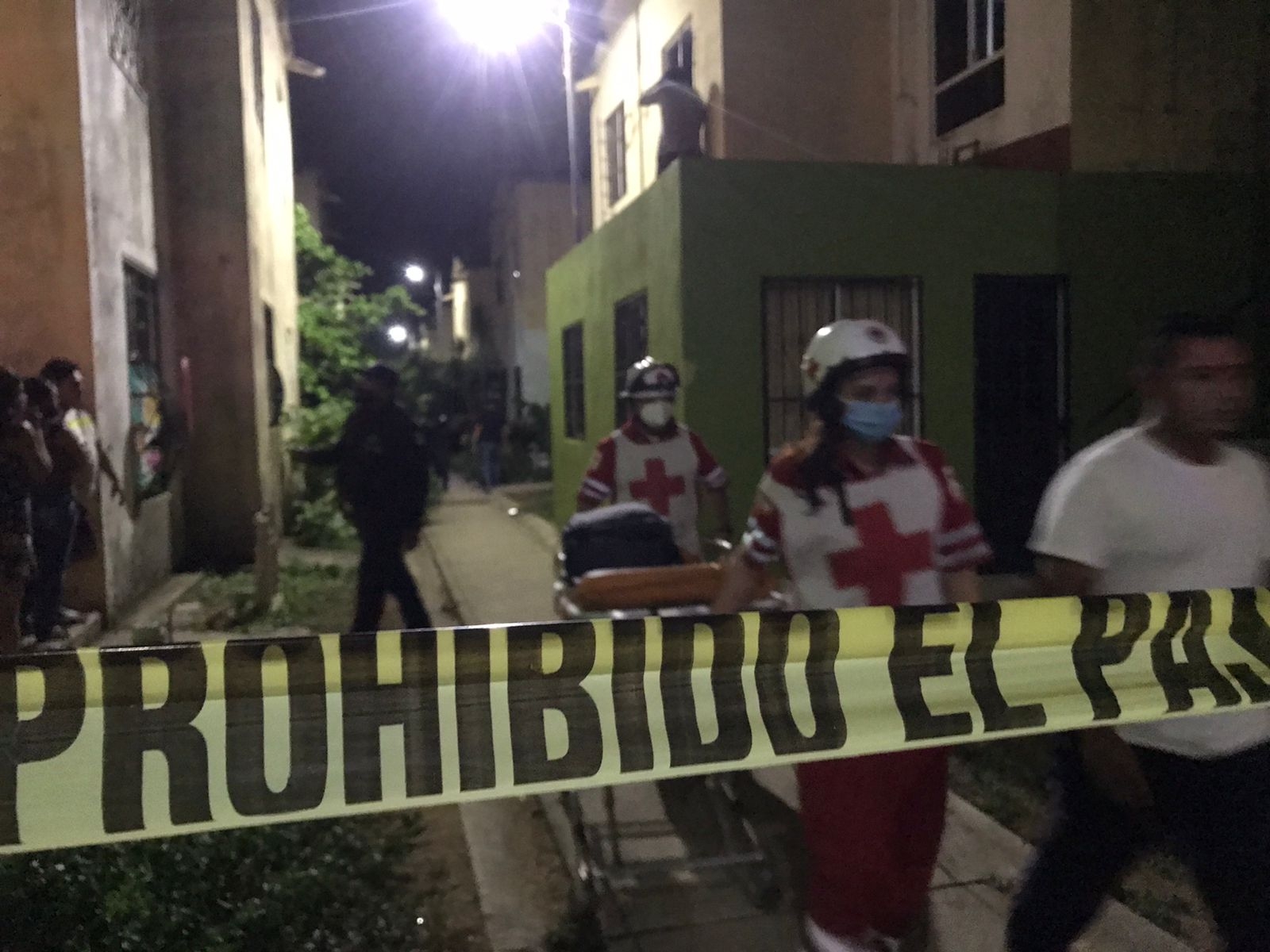 Hombre mata de un balazo en la cabeza a su pareja e intenta suicidarse Hombre mata de un balazo en la cabeza a su pareja e intenta suicidarse