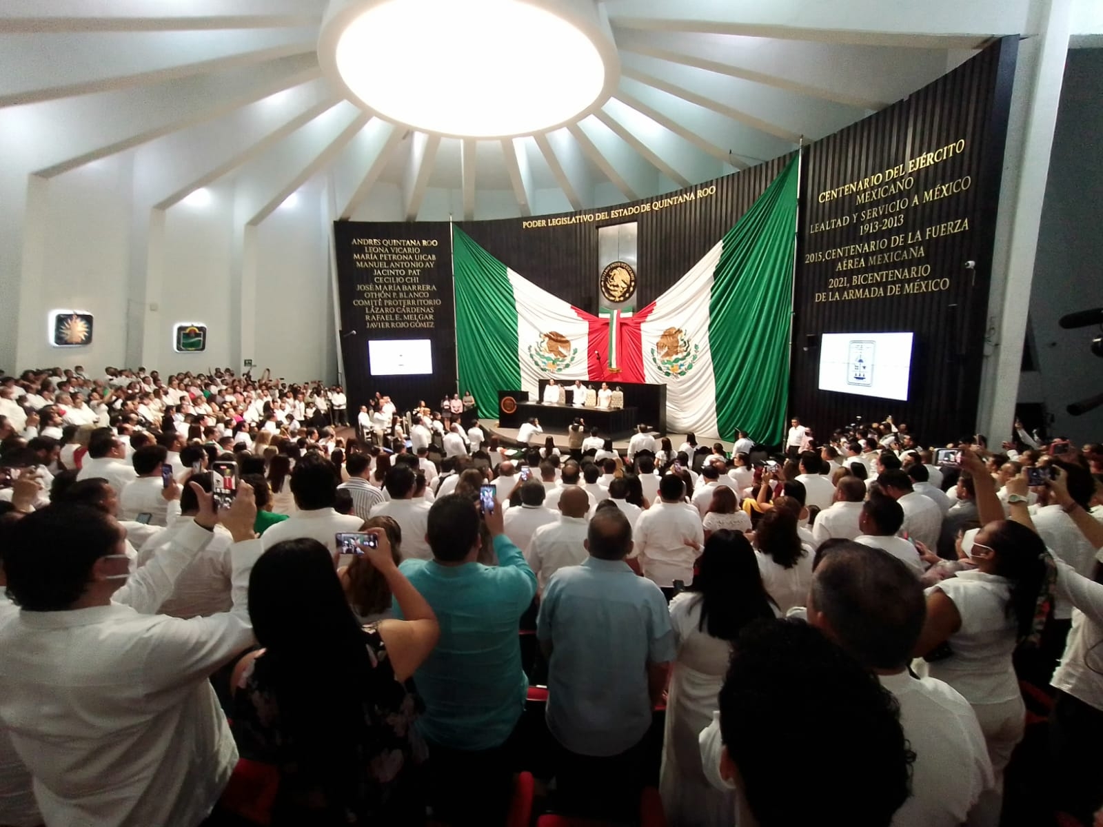La nueva Legislatura del Congreso de Quintana Roo rindió protesta el sábado 3 de septiembre, siendo 24 de 25 diputados locales que acudieron a esta sesión de instalación