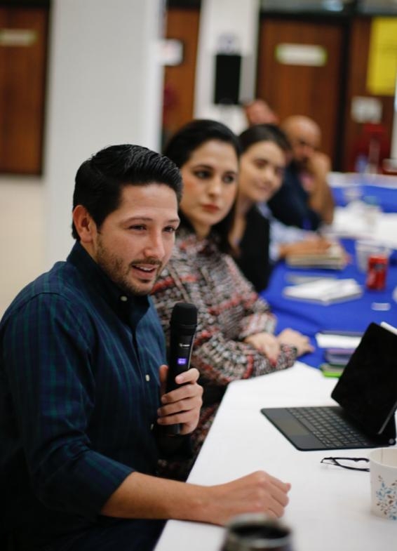 Renán Sánchez Tajonar es licenciado en Derecho por la Universidad Anáhuac Cancún.