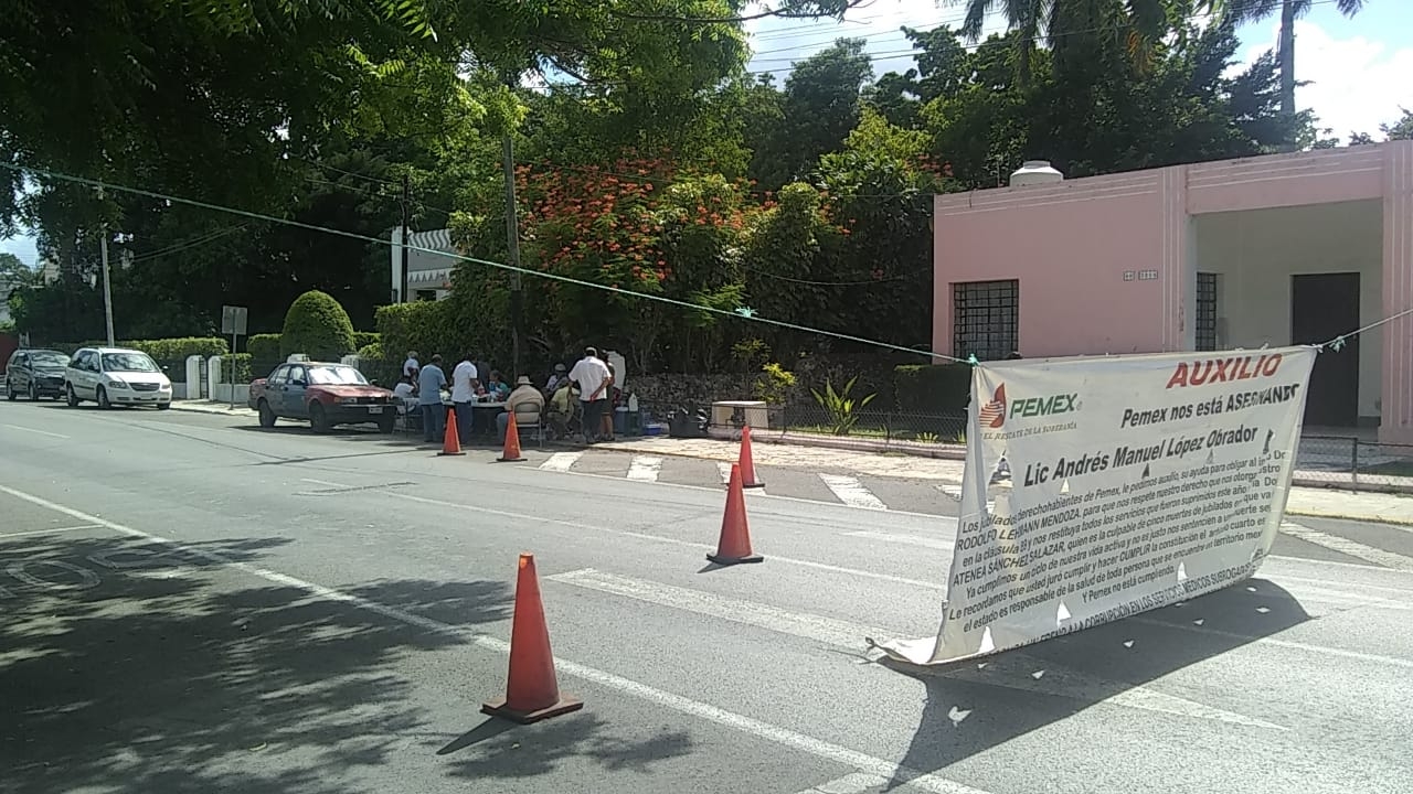 Jubilados de Pemex anuncian desbloqueo de la calle 60 para este fin de semana