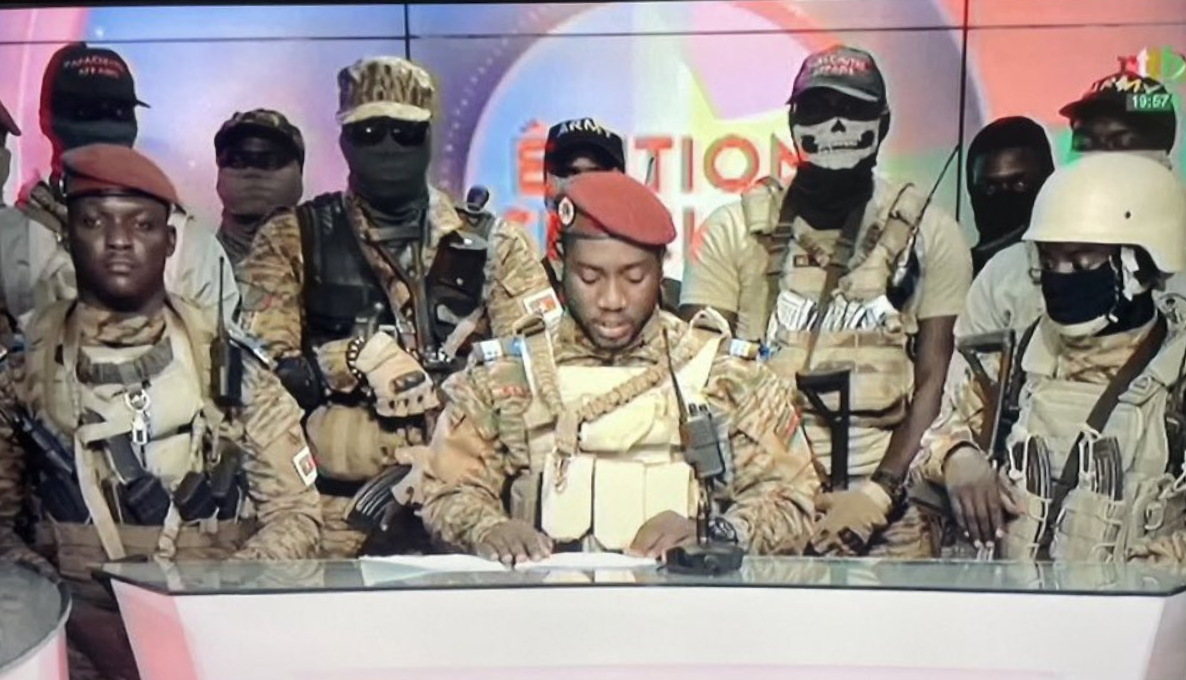 Soldados dan un golpe de Estado y deponen a la junta militar de Burkina Faso Soldados dan un golpe de Estado y deponen a la junta militar de Burkina Faso